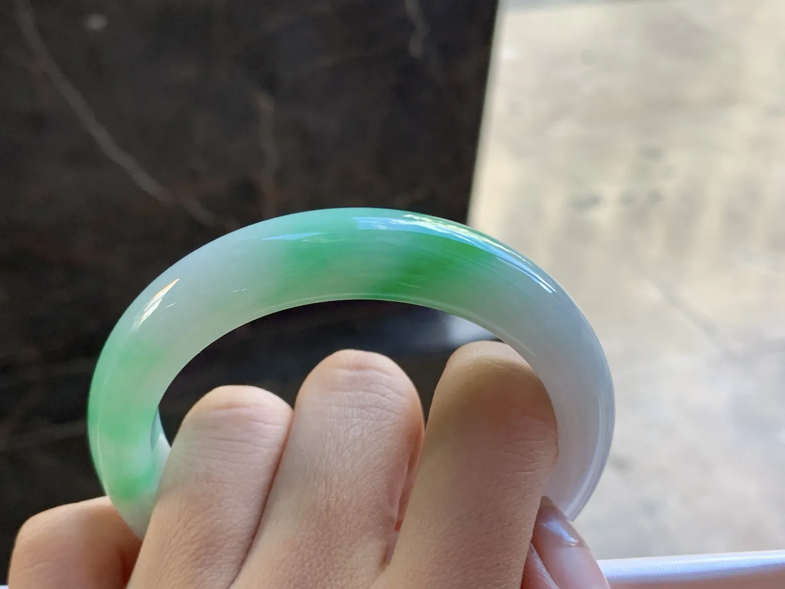 55-12.6-8.8

带色手镯^_^颜色阳玉质温润