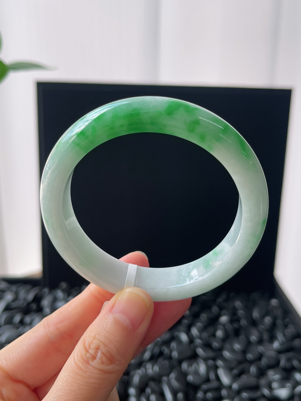 正圈55圈口，翡翠糯化种飘绿手镯