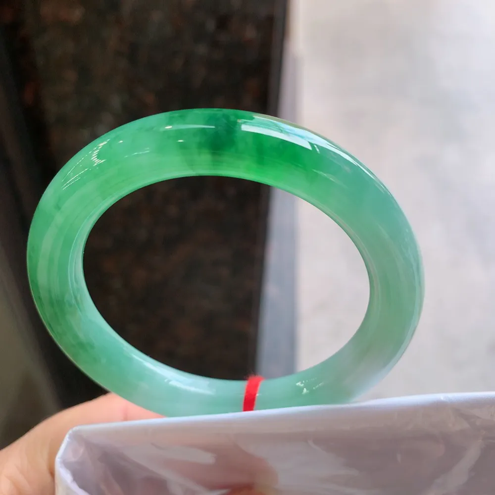 圆条高冰辣绿 无瑕 尺寸:55.1/9.7 种色兼备