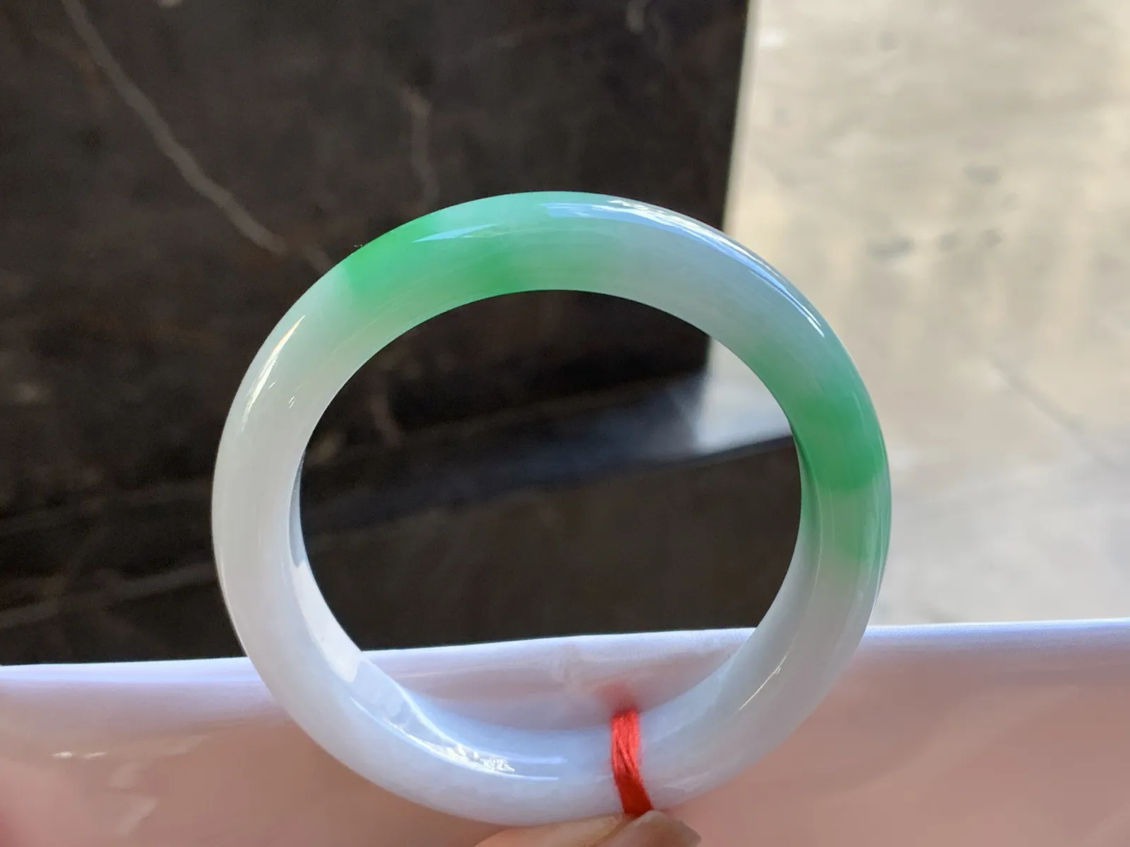 55-12.6-8.8

带色手镯^_^颜色阳玉质温润