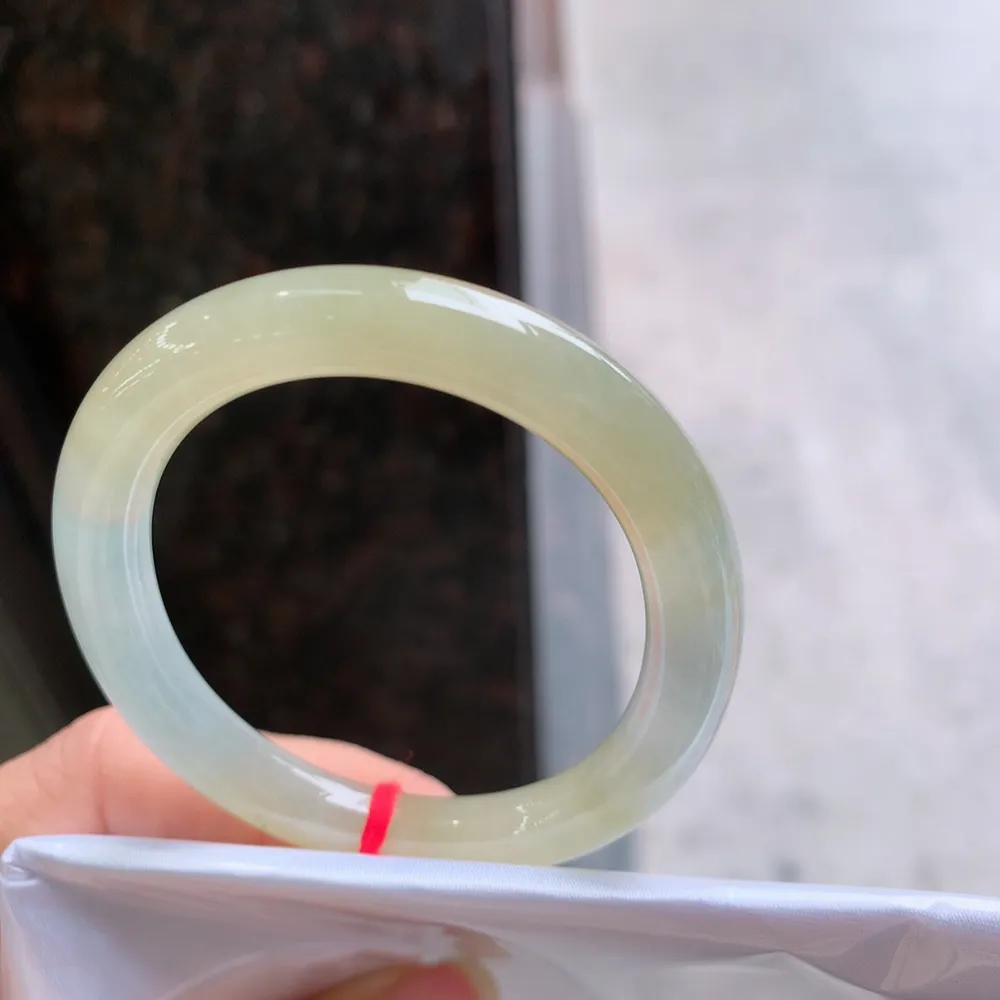 贵妃高冰黄翡 无瑕 尺寸:52.8/44.6/7.7 种色兼备🥰🥰