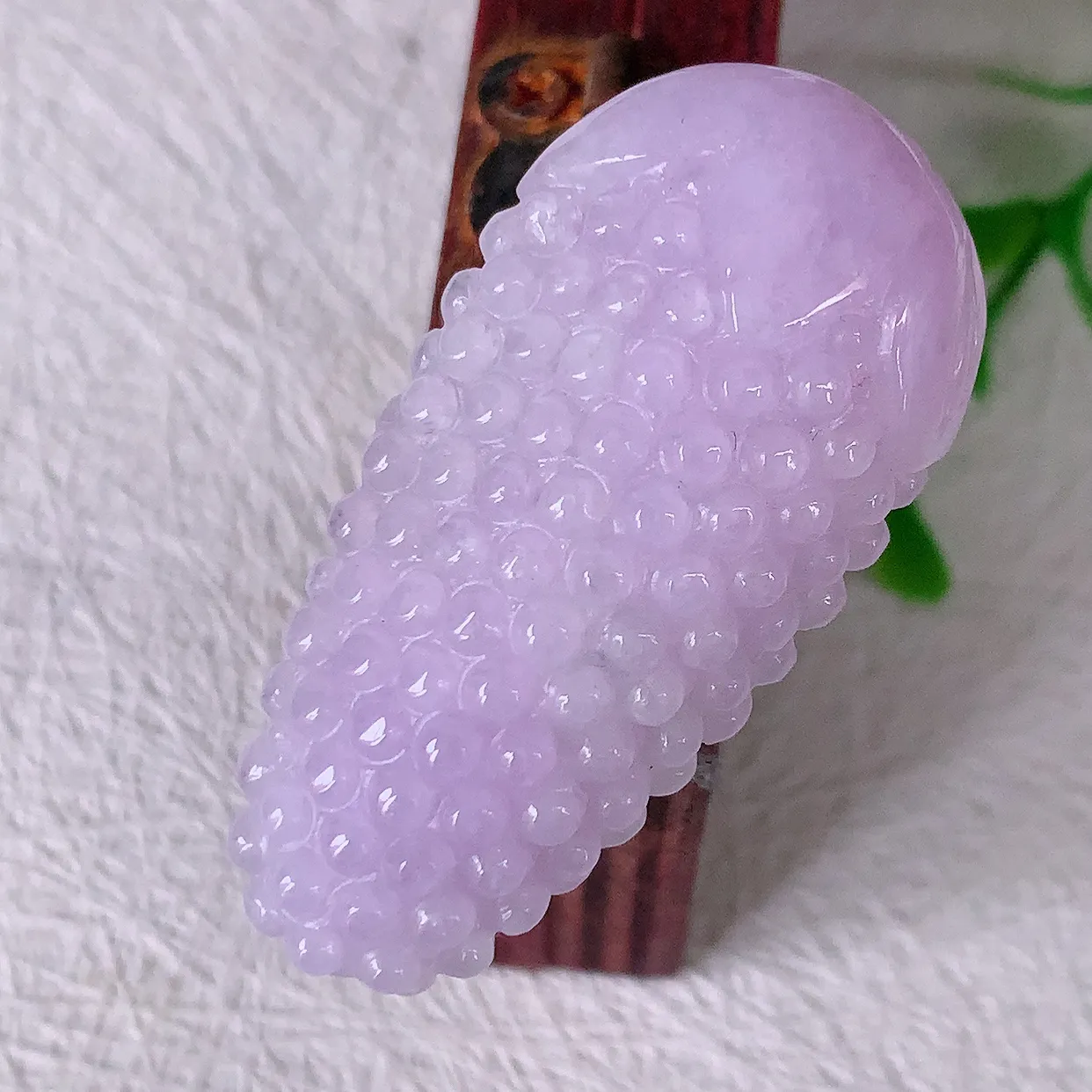 自然光实拍，多子多福葡萄紫罗兰翡翠吊坠，种老水足，雕工精湛 ，寓意美好，佩戴时尚出众！#57.17