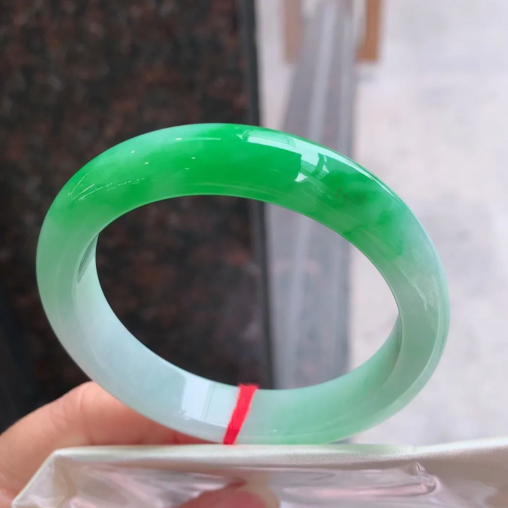 正圈一大节辣阳绿 无瑕 尺寸:55.8/12.1/8.6  色好