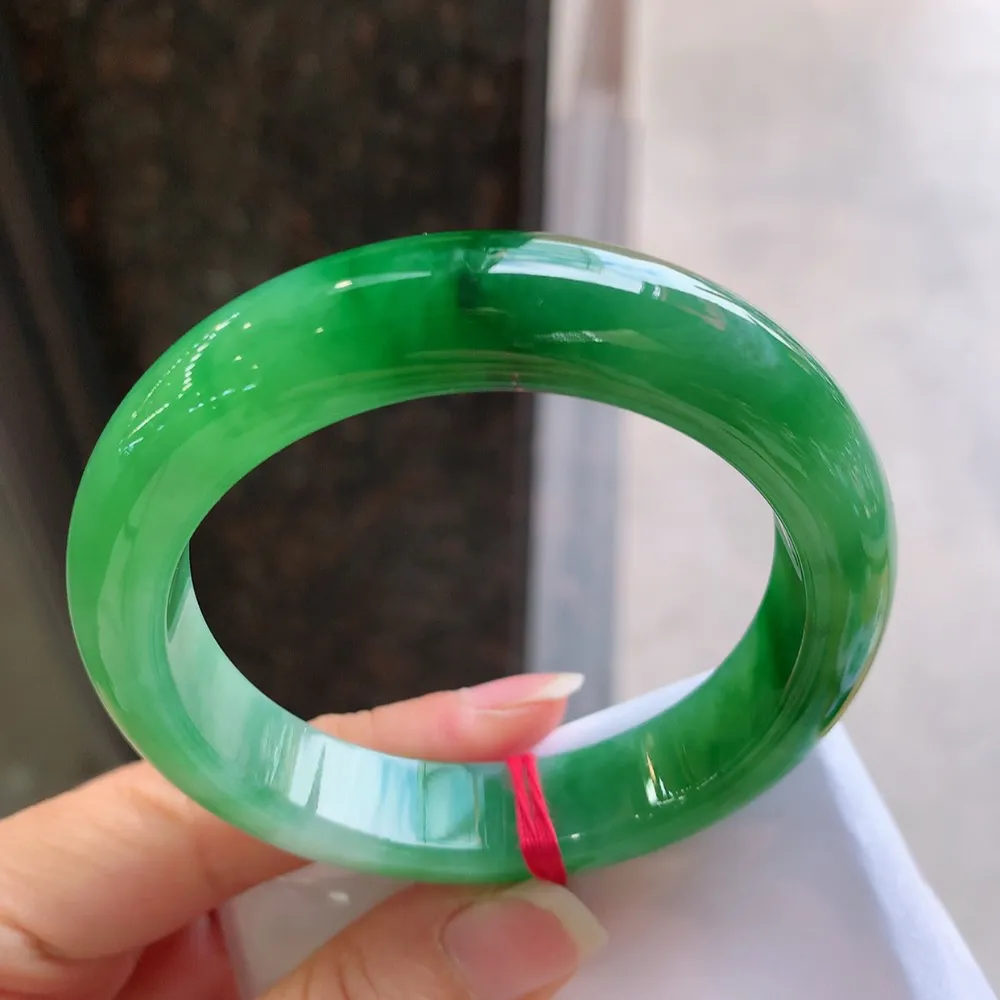正圈一大圈辣绿 无瑕 尺寸:54.2/12.3/9.1 色辣