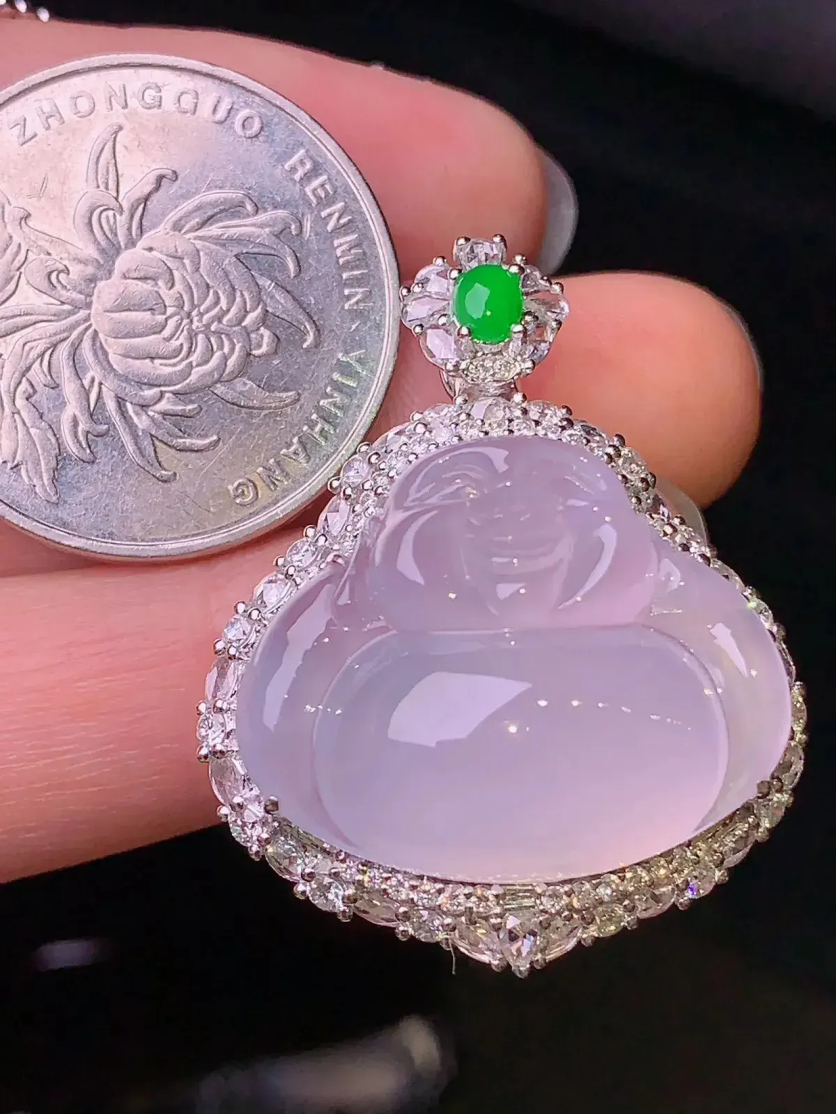 18k金钻镶嵌冰种佛公吊坠 玉质细腻 色泽艳丽 整体尺寸34*27.5*14.2