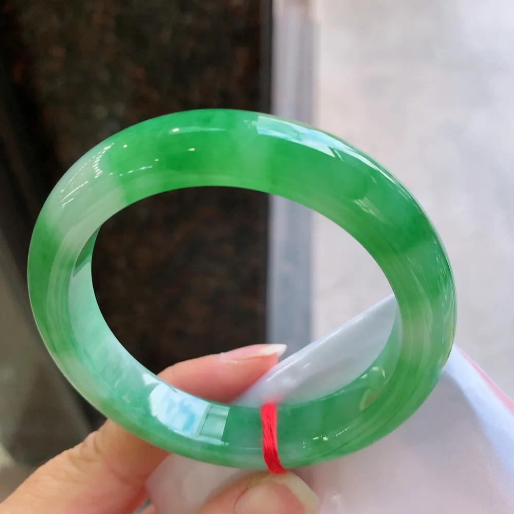 正圈高冰阳绿 无瑕 尺寸:54.8/12.2/9.1 种色俱佳