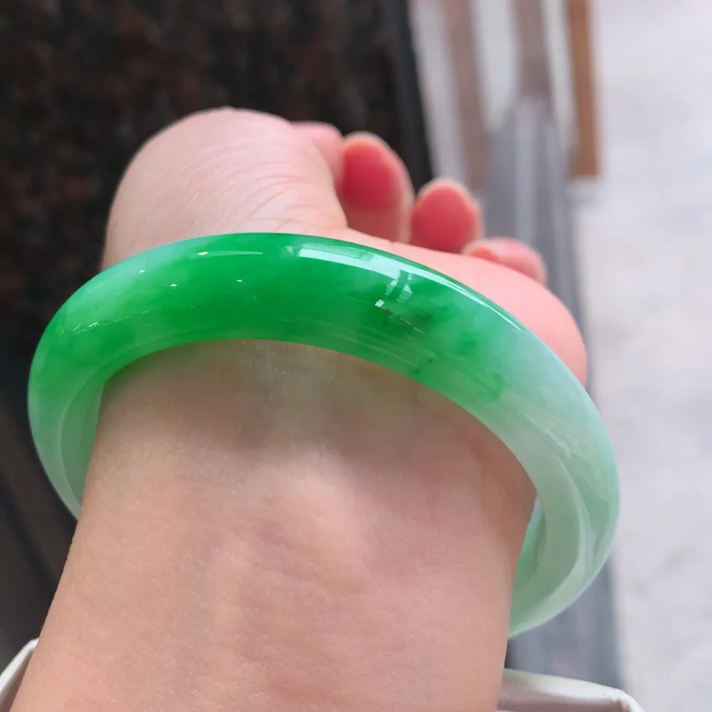 正圈一大节辣阳绿 无瑕 尺寸:55.8/12.1/8.6  色好