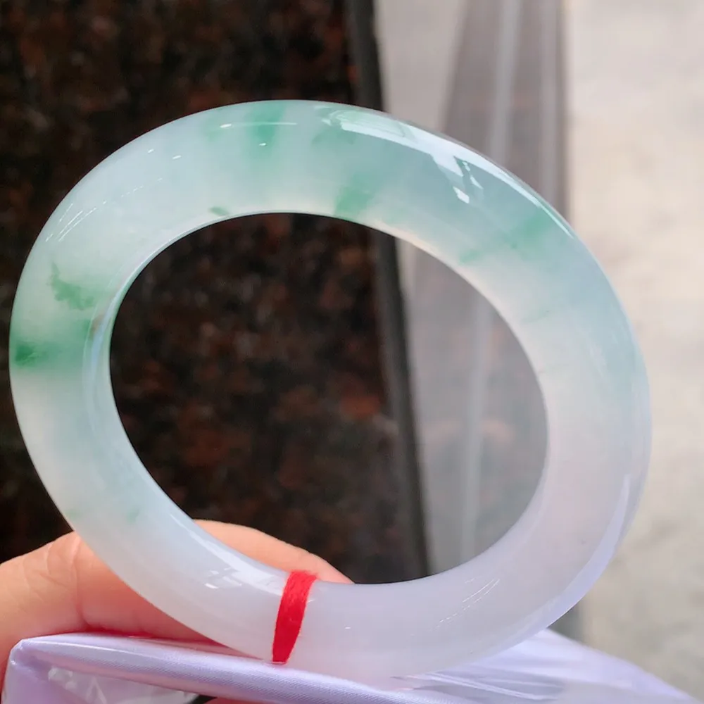 圆条冰玻飘花 无瑕 尺寸:55.7/11.7/12.2 胶感十足