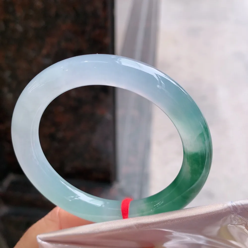 圆条高冰飘花 无瑕 尺寸:53.1/9.5 花美 种水好