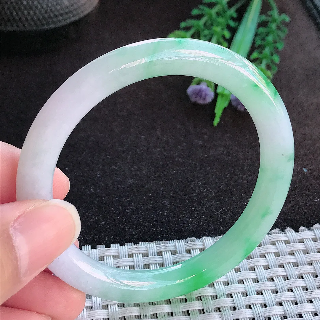 天然a货翡翠53/7.7/8.3老坑精美温润飘阳绿圆条手镯玉手镯