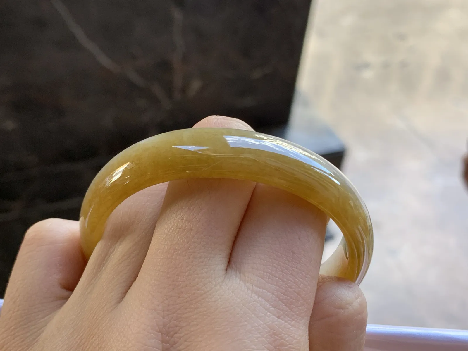 52-12.5-6

黄翡贵妃手镯^_^正圈50可以带