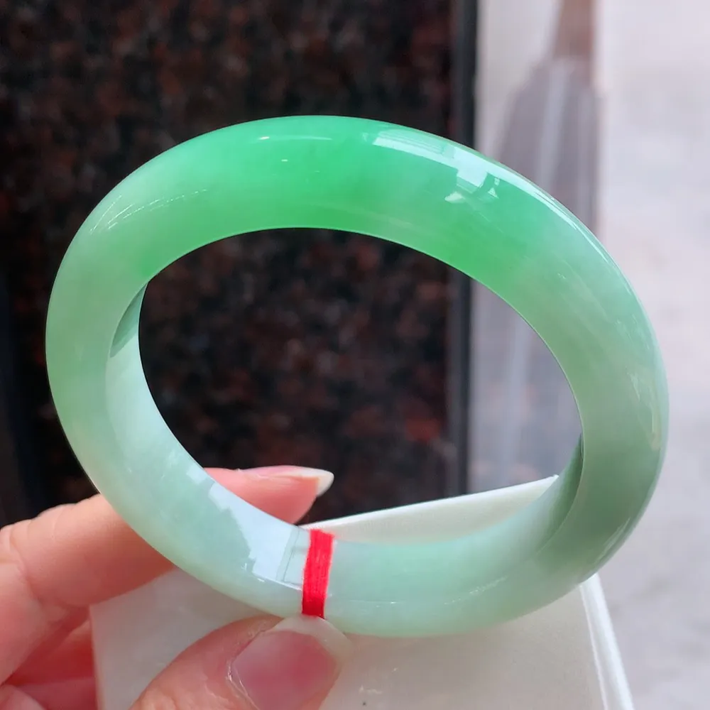 正圈一大节冰阳绿 无瑕 尺寸:58.4/12.9/9.6 色好版型好