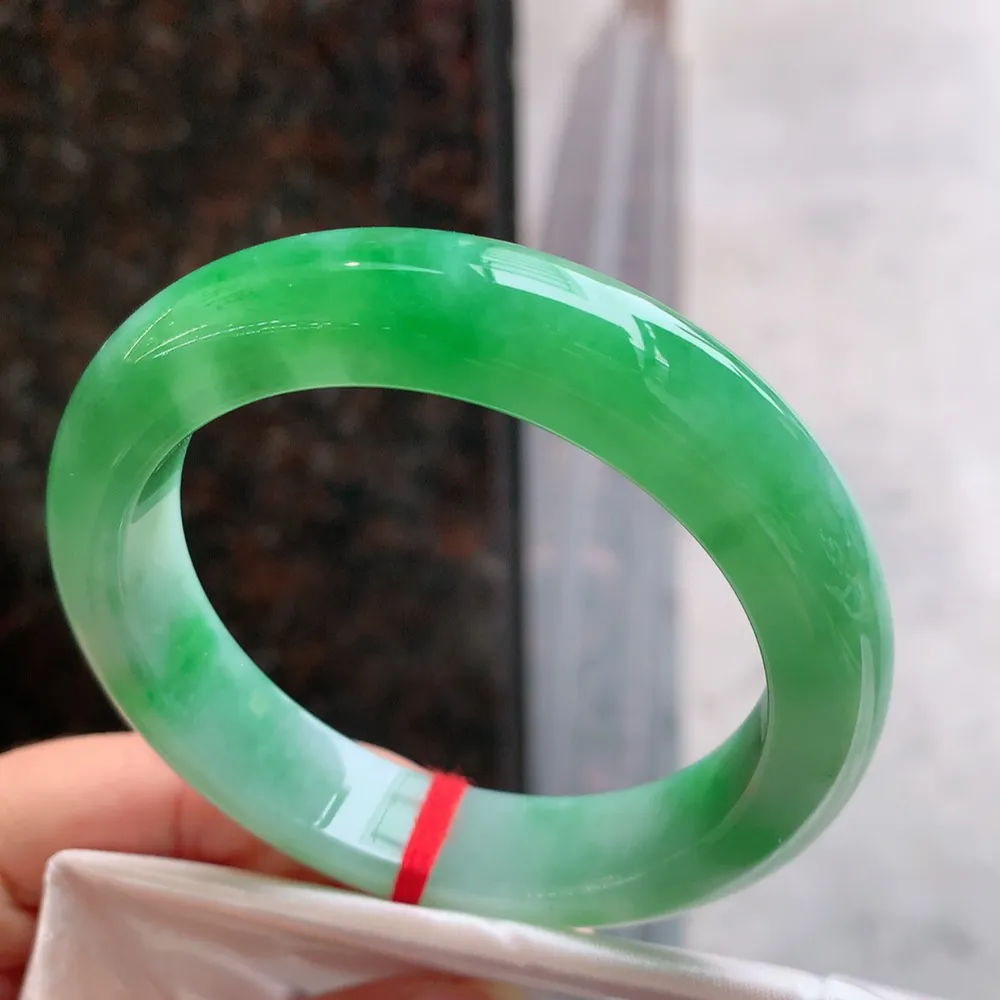 正圈一大圈芙蓉阳绿 无瑕 尺寸:54.7/12.3/9 色好🥰🥰