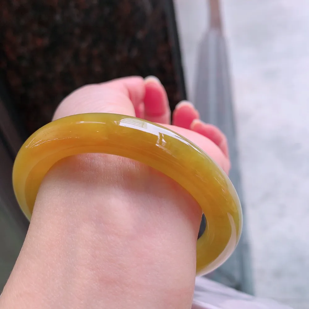 圆条惊艳满色黄翡 无瑕 尺寸:54.1/10.8 惊艳 高品质