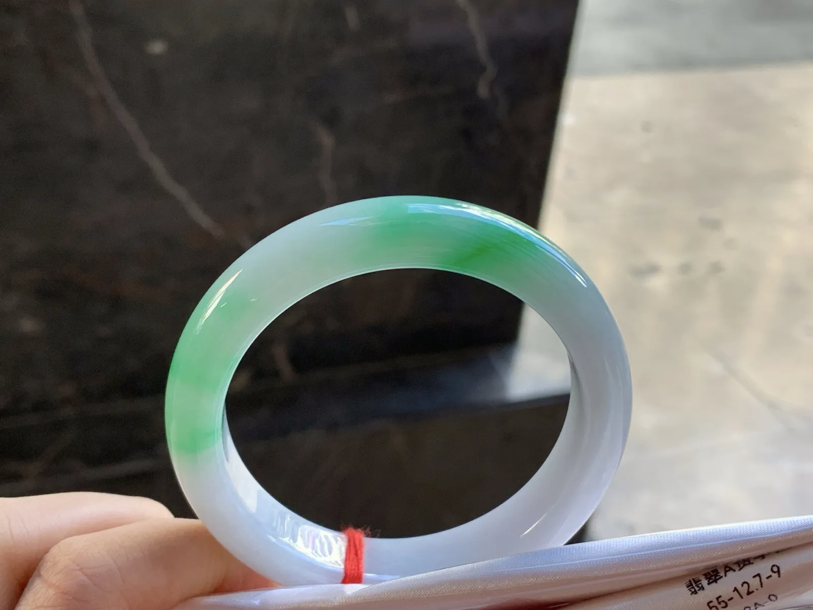 55-12.6-8.8

带色手镯^_^颜色阳玉质温润