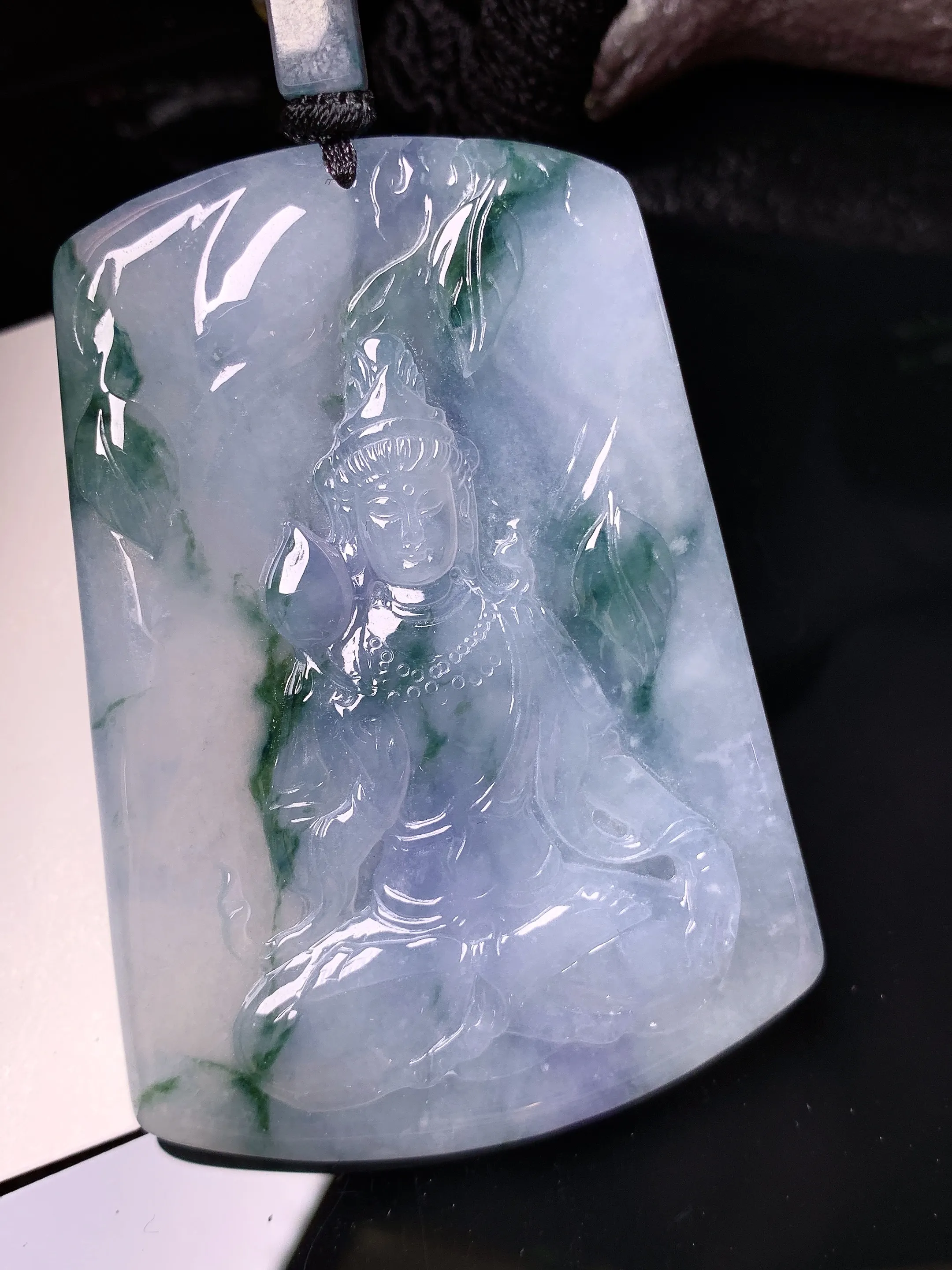 飘绿观音吊坠 玉质细腻 色泽清新艳丽 整体尺寸68*48.6*5.5
