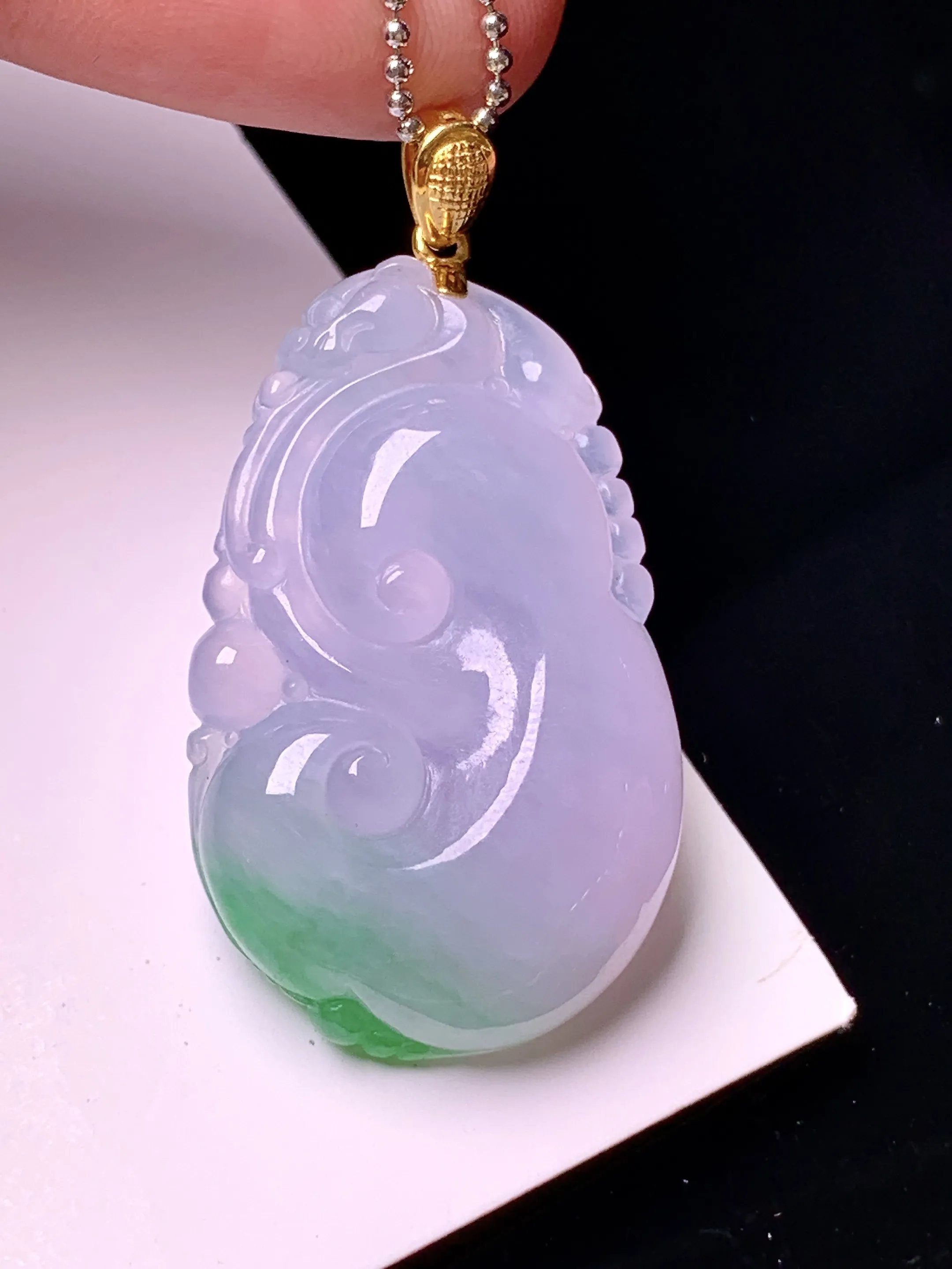 18k金镶嵌淡紫罗兰飘绿如意吊坠 玉质细腻 色泽清新艳丽 整体尺寸40.8*21*7