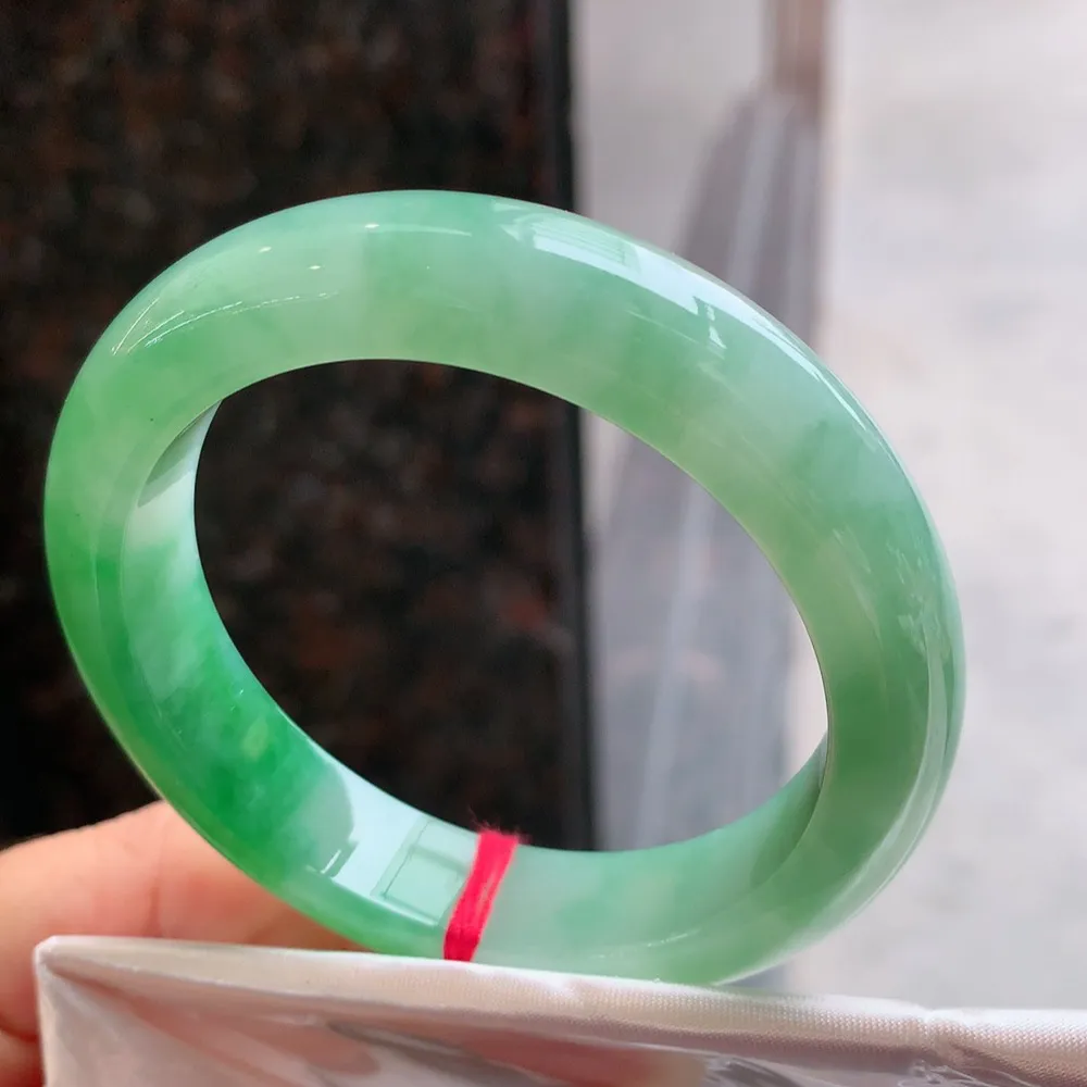 正圈冰糯芙蓉阳绿 无瑕 尺寸:53.4/12.2/8.7 色好