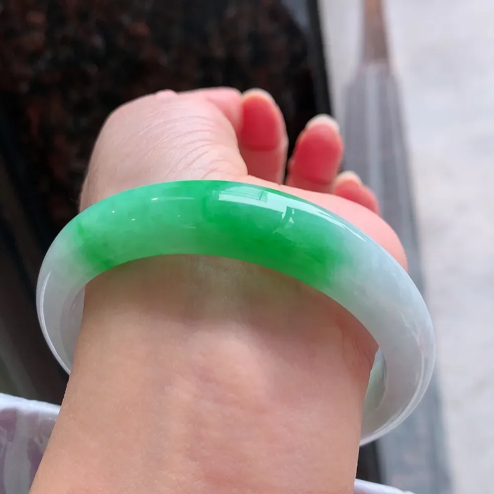 正圈冰糯阳绿 无瑕 尺寸:57.1/12.4/8.1 色好🥰🥰