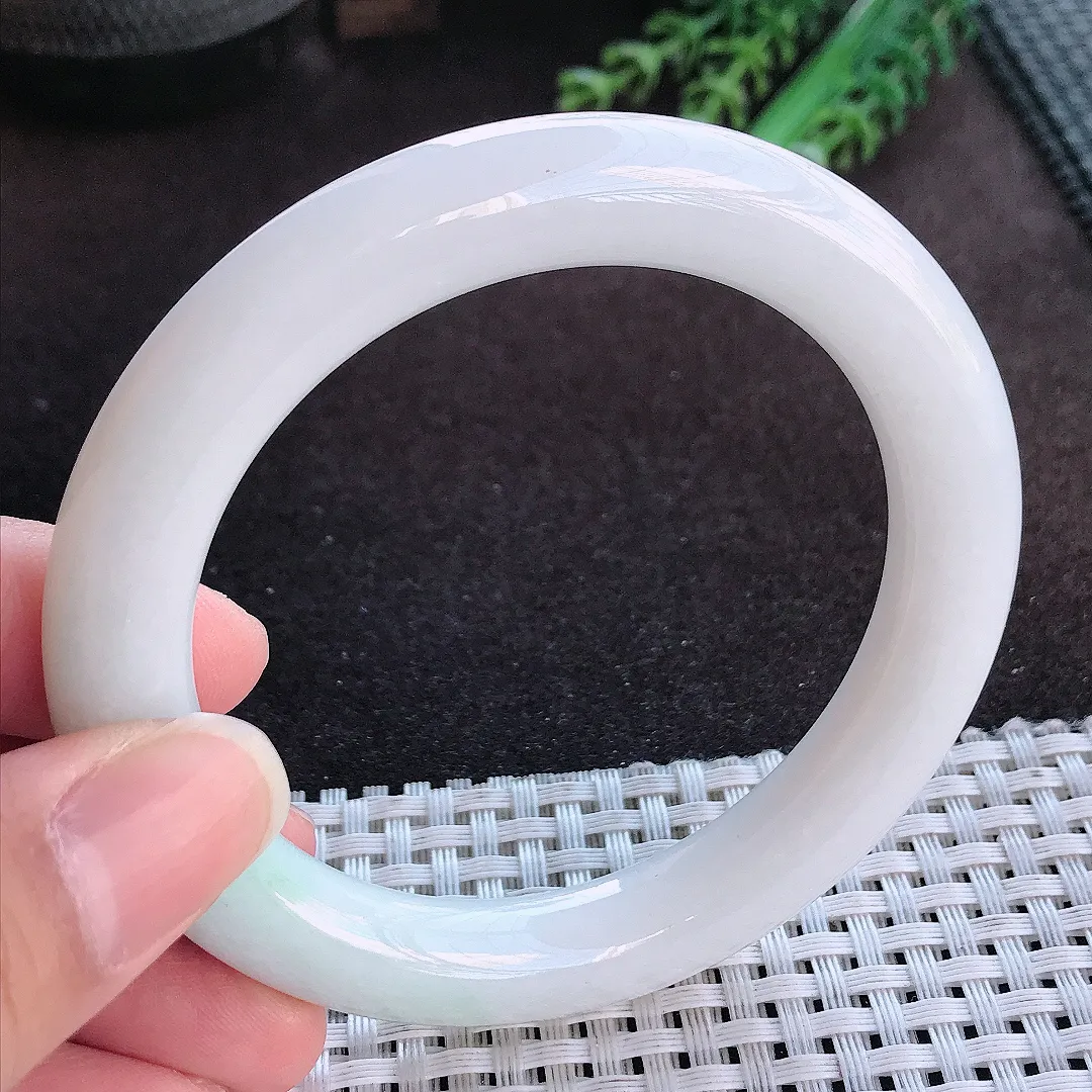 天然a货翡翠57.5/10/10.5老坑精美温润白底青飘阳绿圆条手镯玉手镯