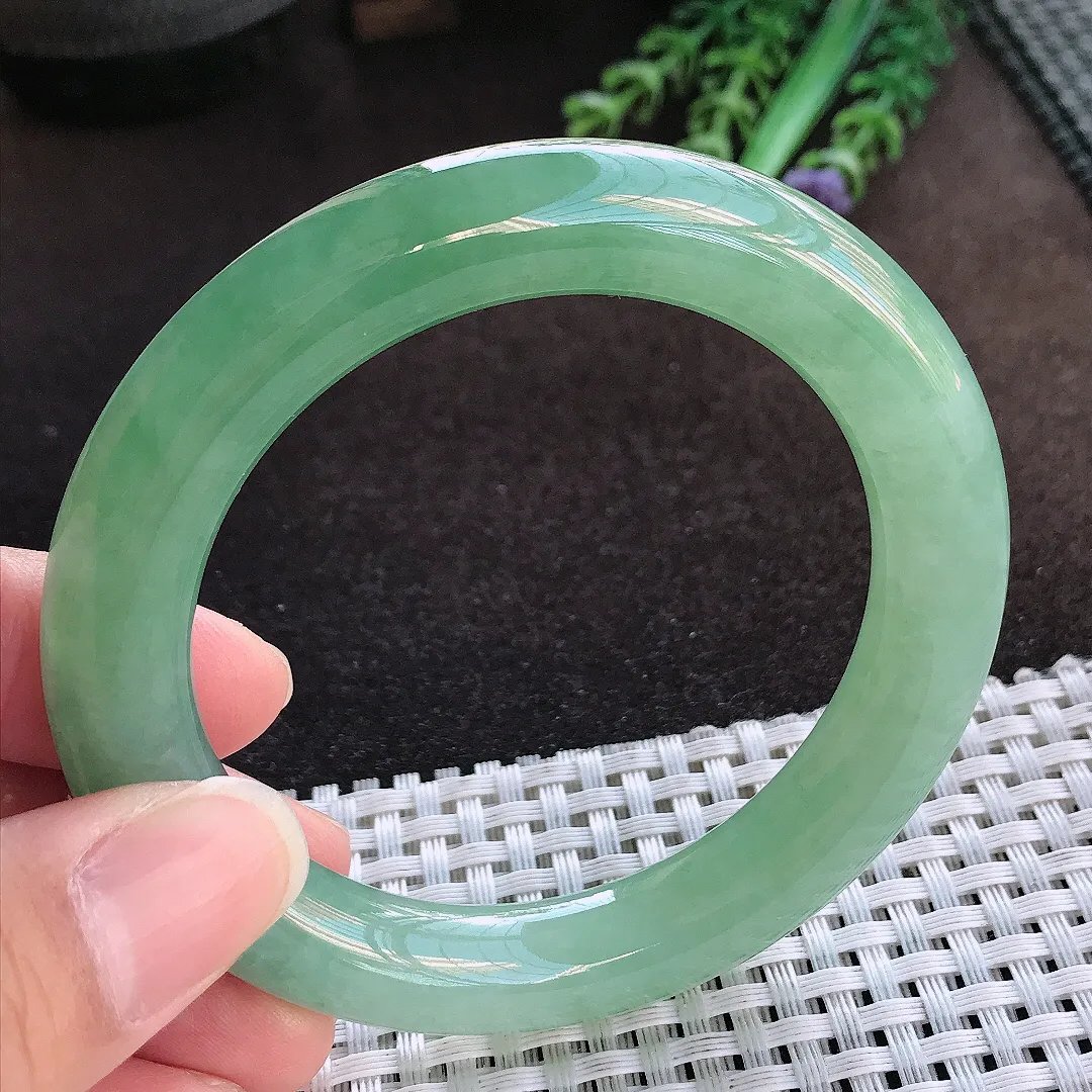 天然a货翡翠55/10.7/10.8老坑冰胶水灵冰晴满绿圆条手镯玉手镯