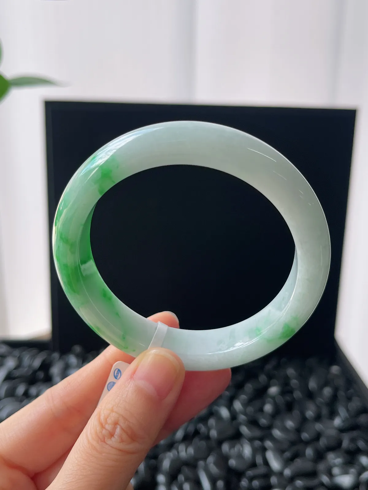 正圈55圈口，翡翠糯化种飘绿手镯