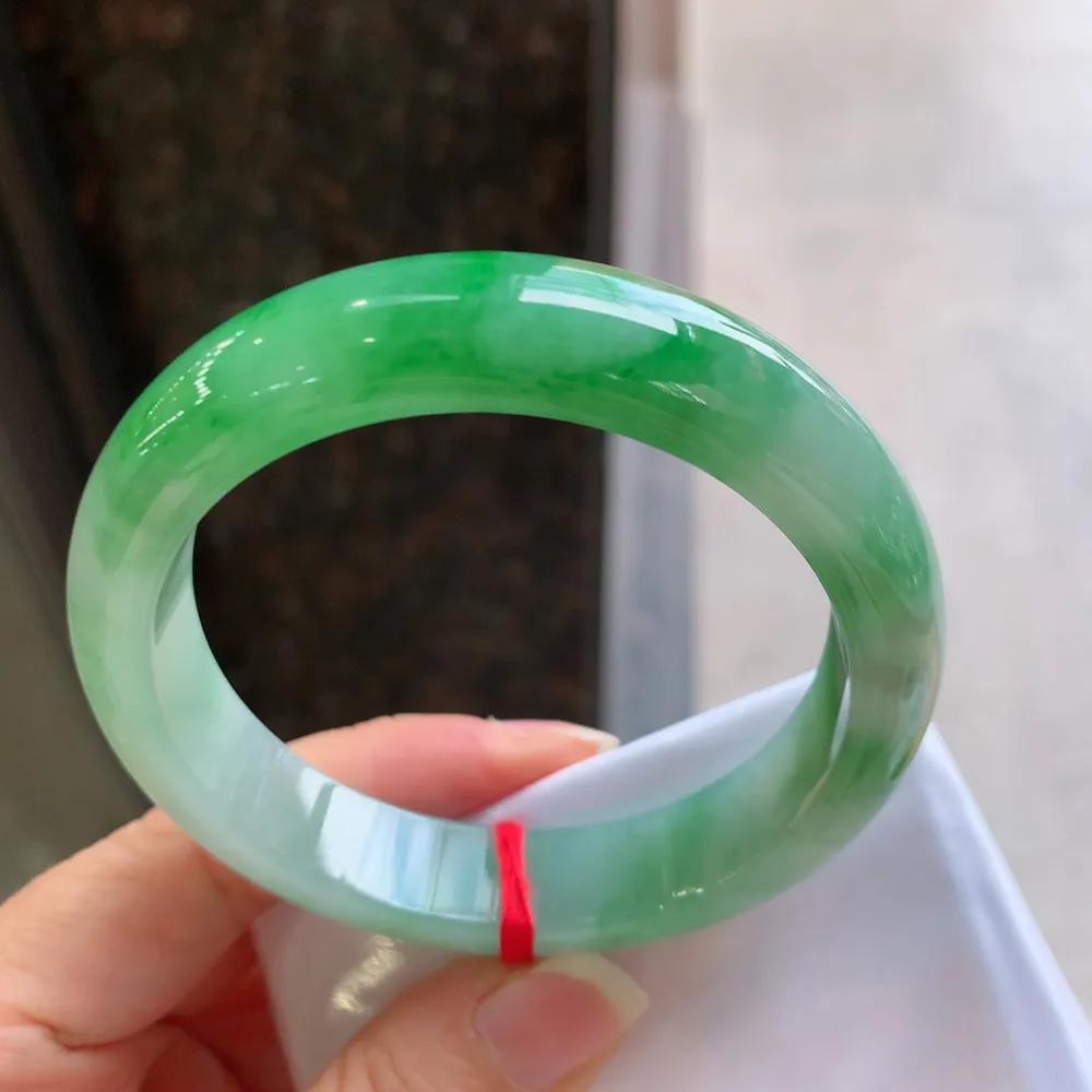 正圈一大节翠绿 无瑕 尺寸:56.7/13.1/8.4 色好