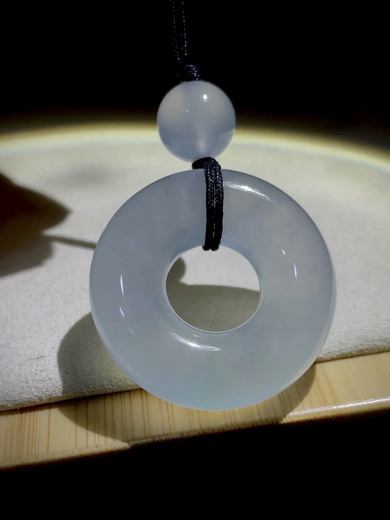 白冰扣子平安扣，34.2-10.5mm，
珠子直径11.5mm，