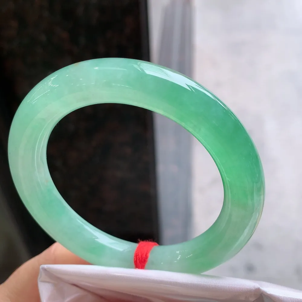 圆条高冰阳绿 无瑕 尺寸:56.9/11.5 种色俱佳