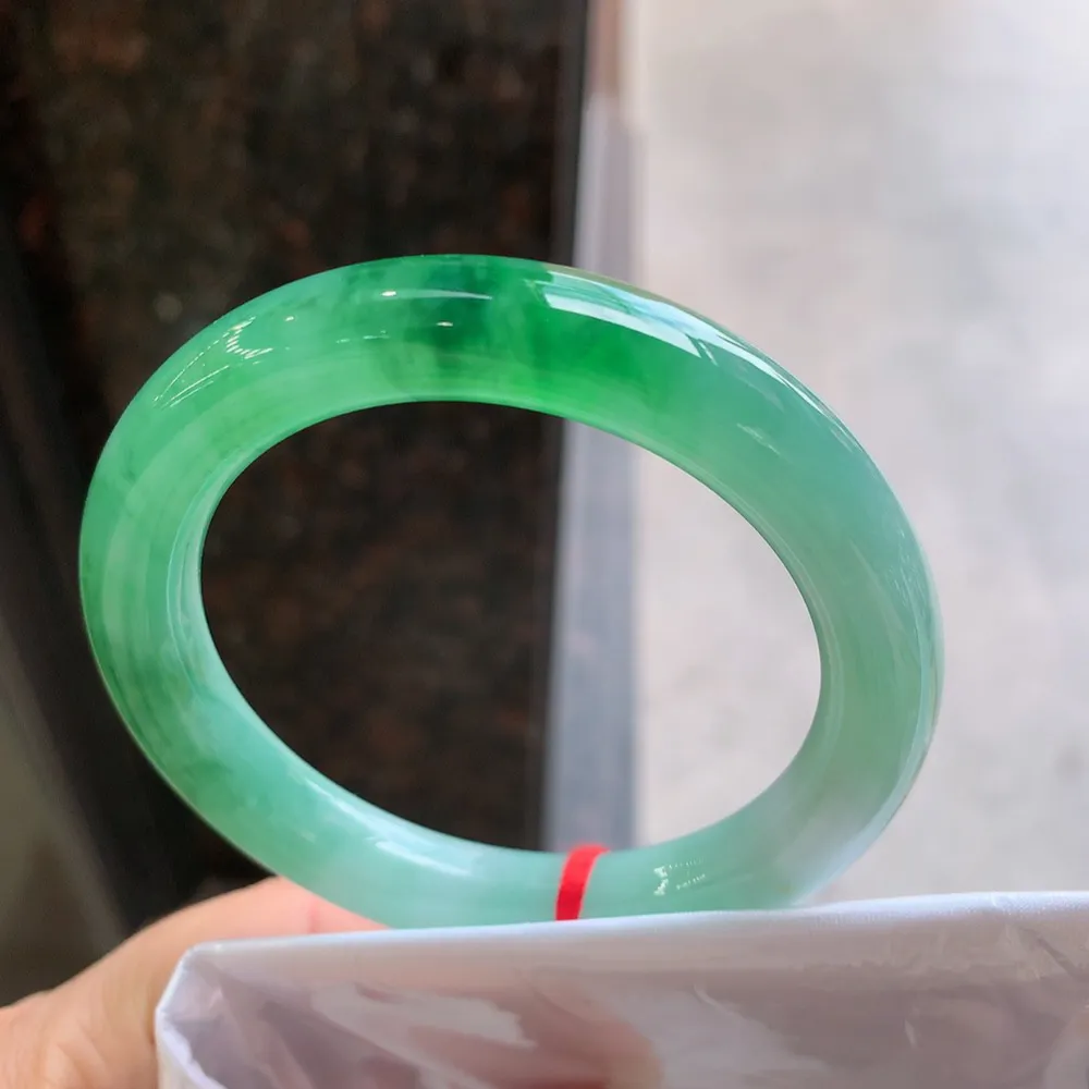 圆条高冰辣绿 无瑕 尺寸:55.1/9.7 种色兼备