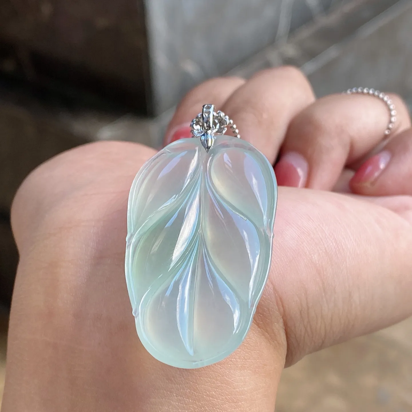 冰晴叶子吊坠 尺寸50.3-24.5-5.6毫米
