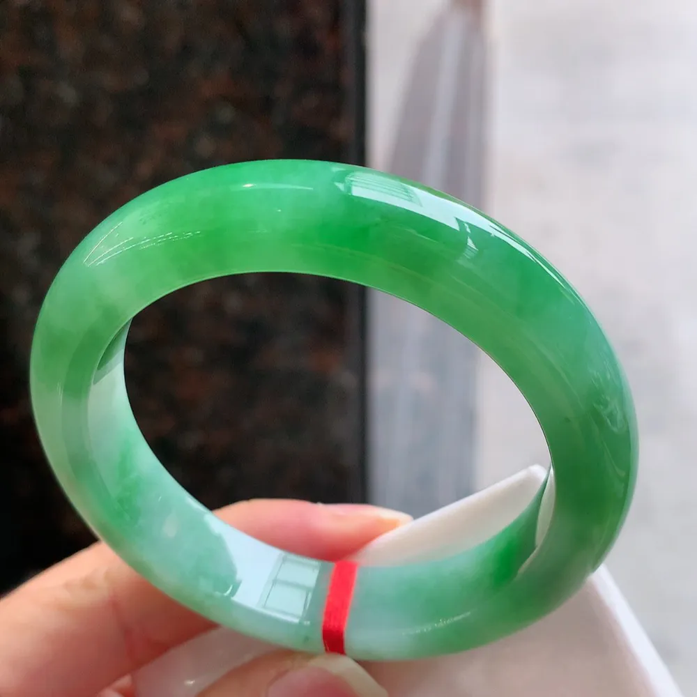 正圈一大圈芙蓉阳绿 无瑕 尺寸:54.7/12.3/9 色好🥰🥰