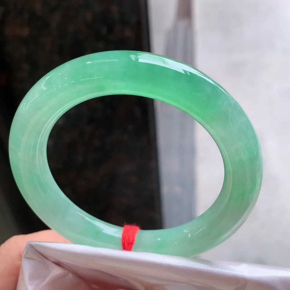 圆条高冰阳绿 无瑕 尺寸:56.9/11.5 种色俱佳