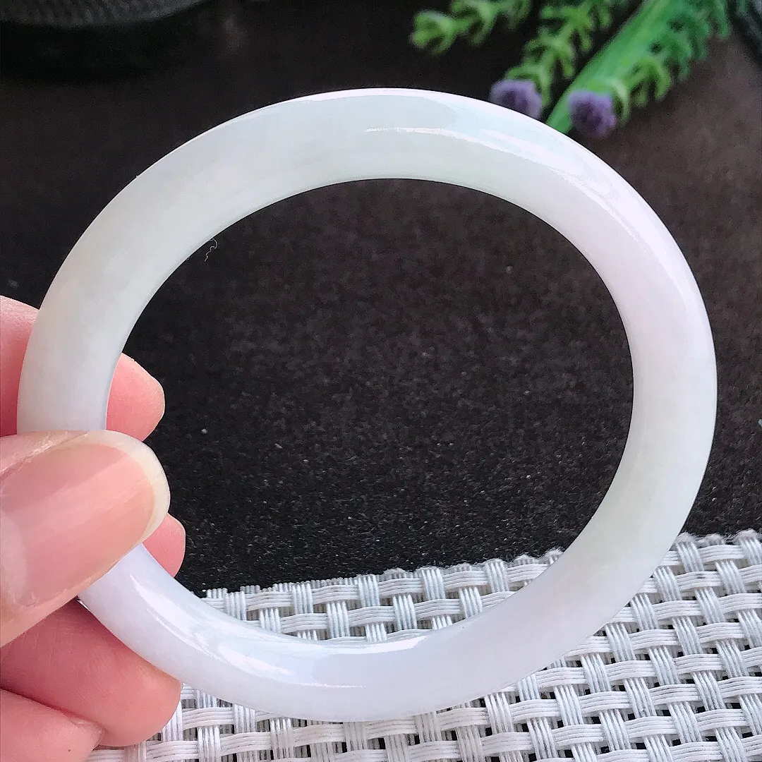 天然a货翡翠55.5/8.2/8.5老坑秀气温润白月光圆条手镯玉手镯