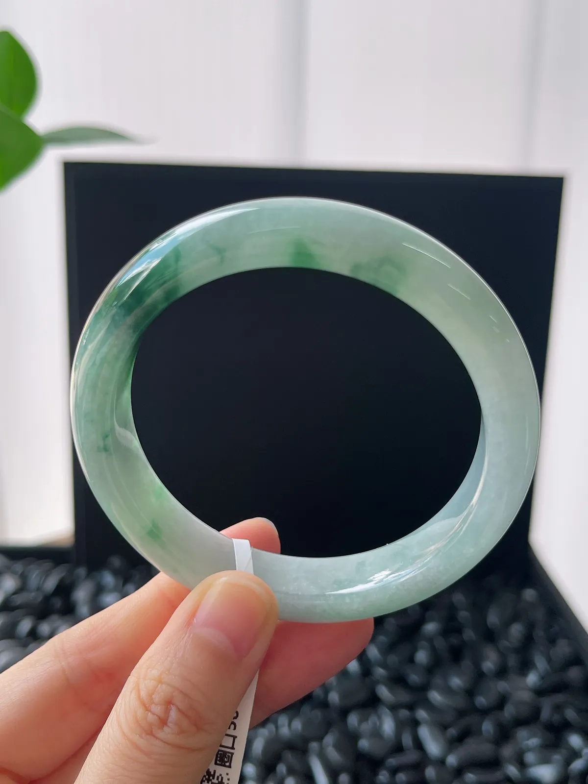 正圈56圈口，翡翠糯化种飘绿手镯