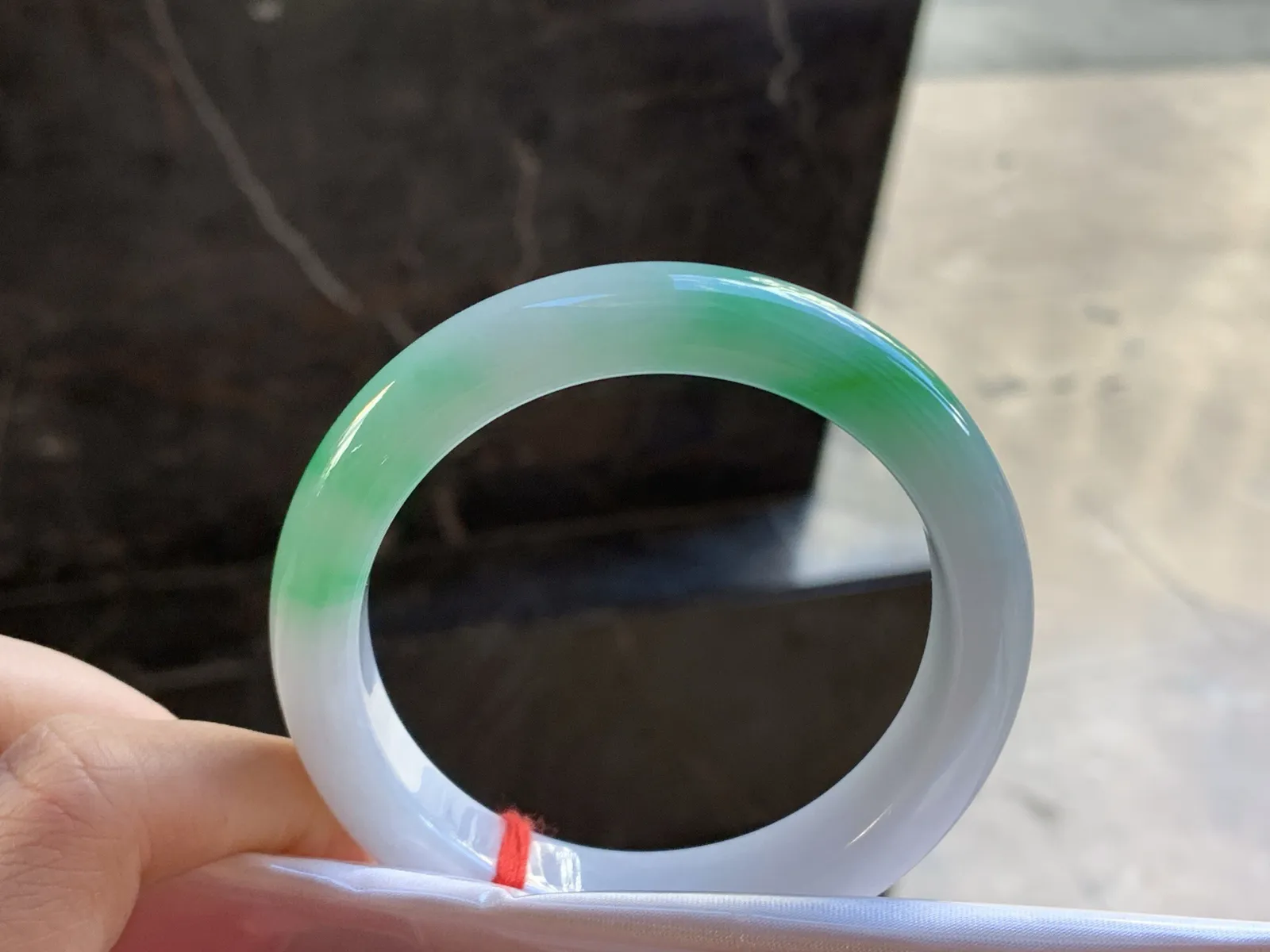 55-12.6-8.8

带色手镯^_^颜色阳玉质温润