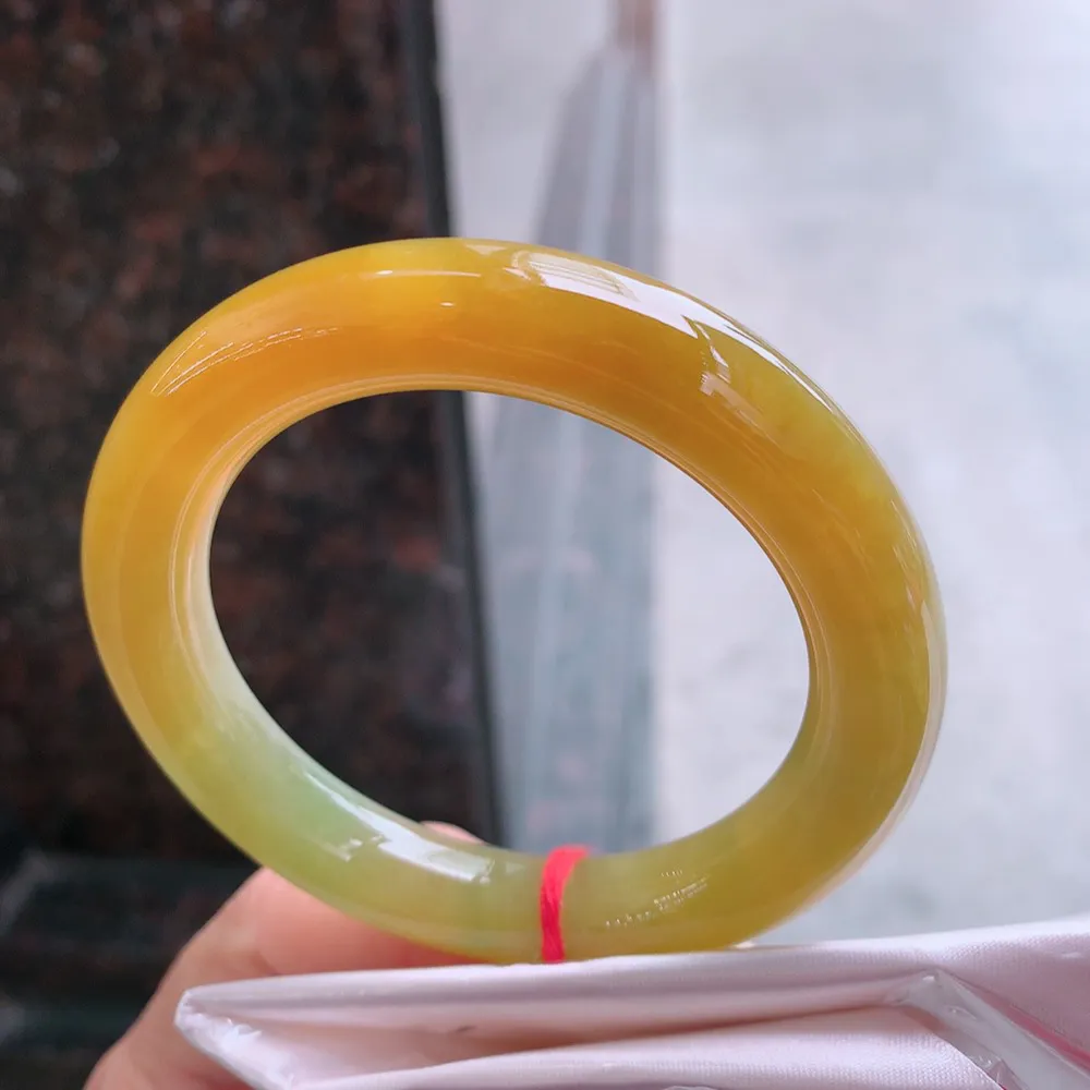 圆条惊艳满色黄翡 无瑕 尺寸:54.1/10.8 惊艳 高品质