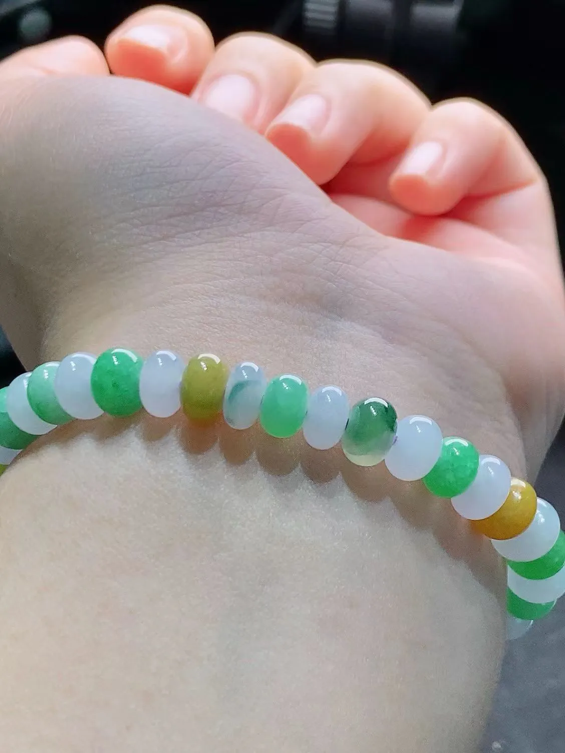 冰种多彩手链 ，其一尺寸 7.7，性价比推荐，细腻水润