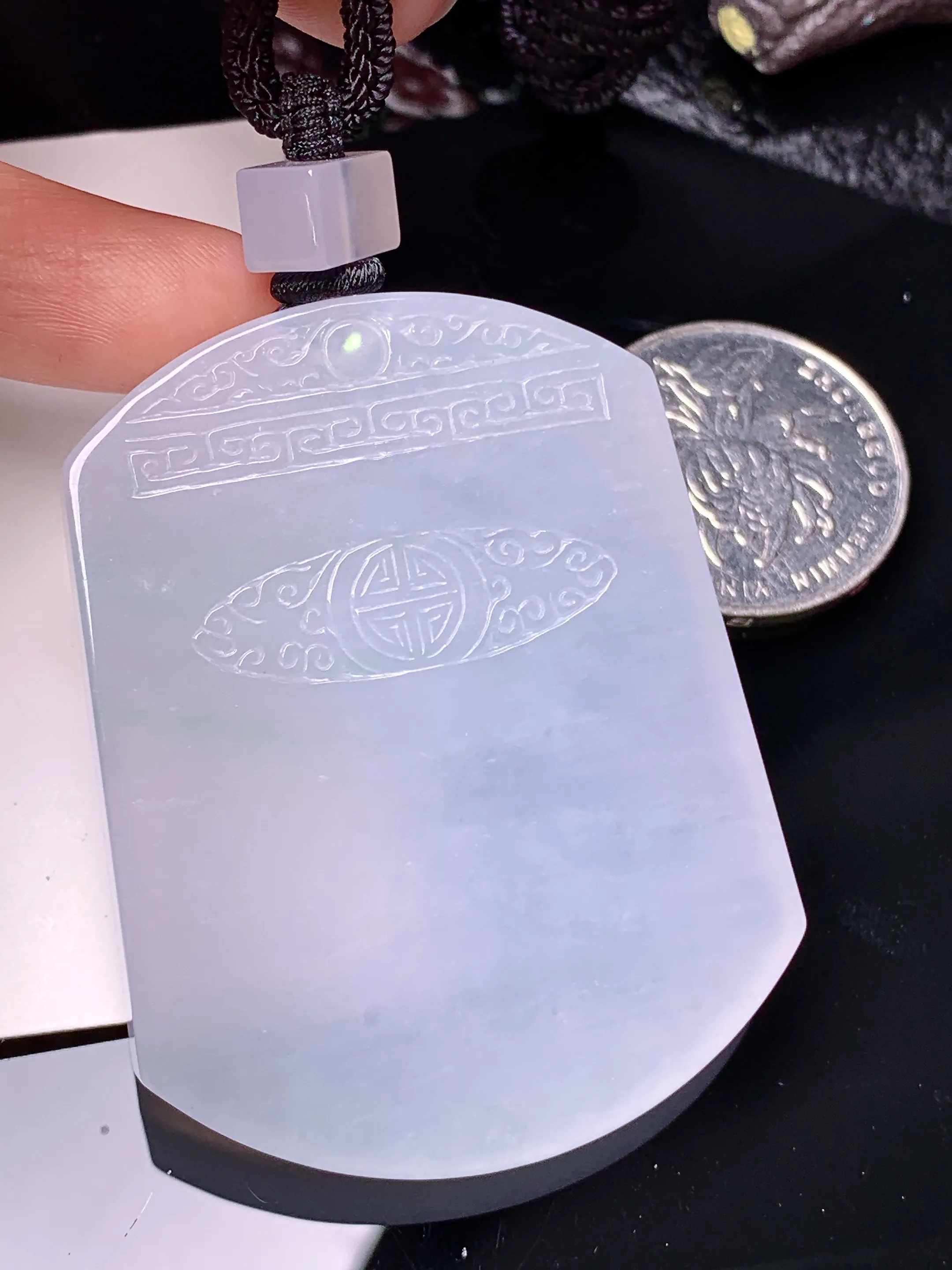 冰种飘绿无事牌吊坠 玉质细腻 色泽清新艳丽 整体尺寸53.2*41.5*6