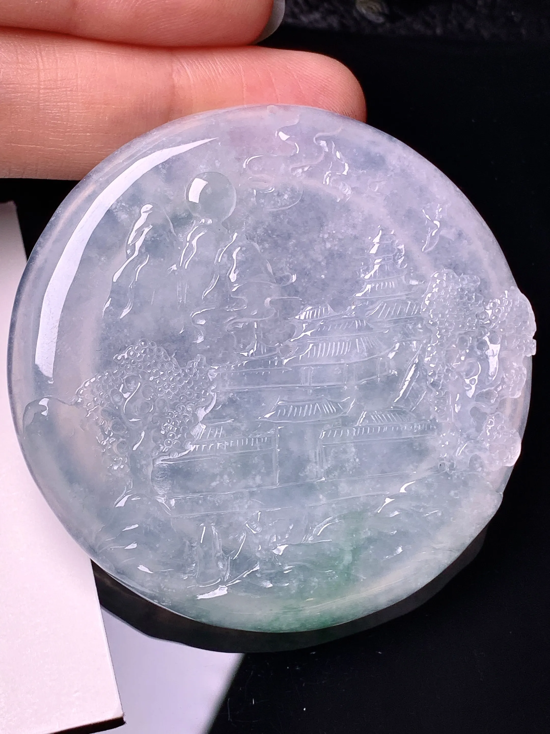 冰种飘绿山水牌子吊坠 玉质细腻 色泽清新艳丽 整体尺寸55.6*6.2