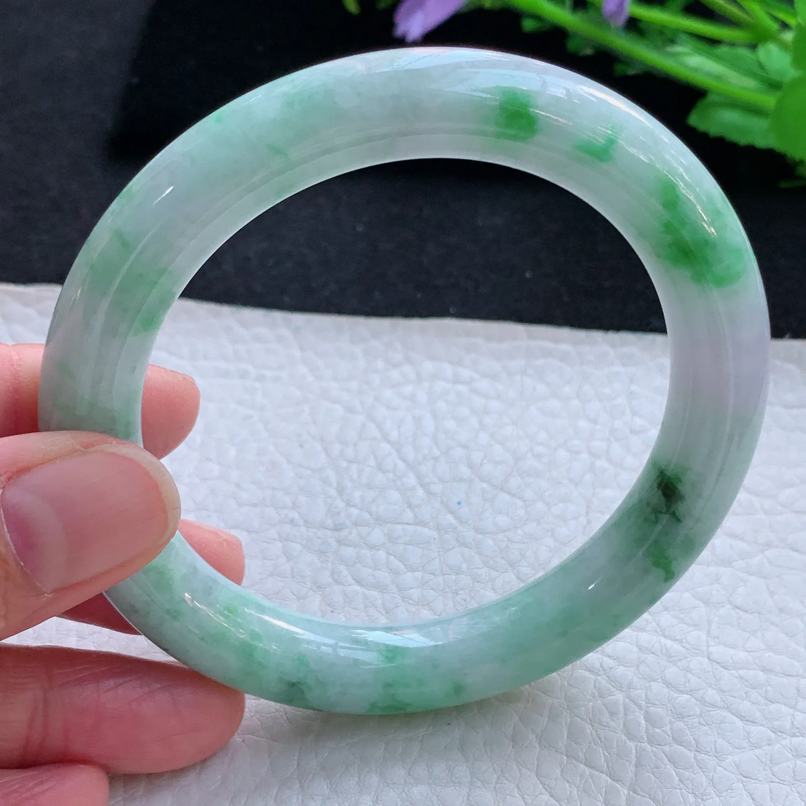 n大圈口60*10.9*10.6美人镯 天然缅甸翡翠春带彩圆条玉手镯 珠宝玉手环