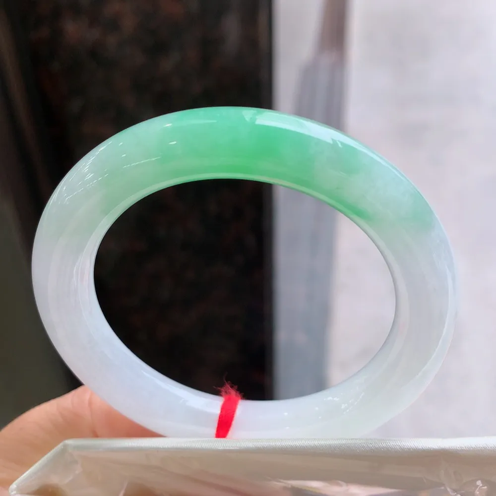 圆条冰阳绿 无瑕 尺寸:55.7/10.7 冰润 色好