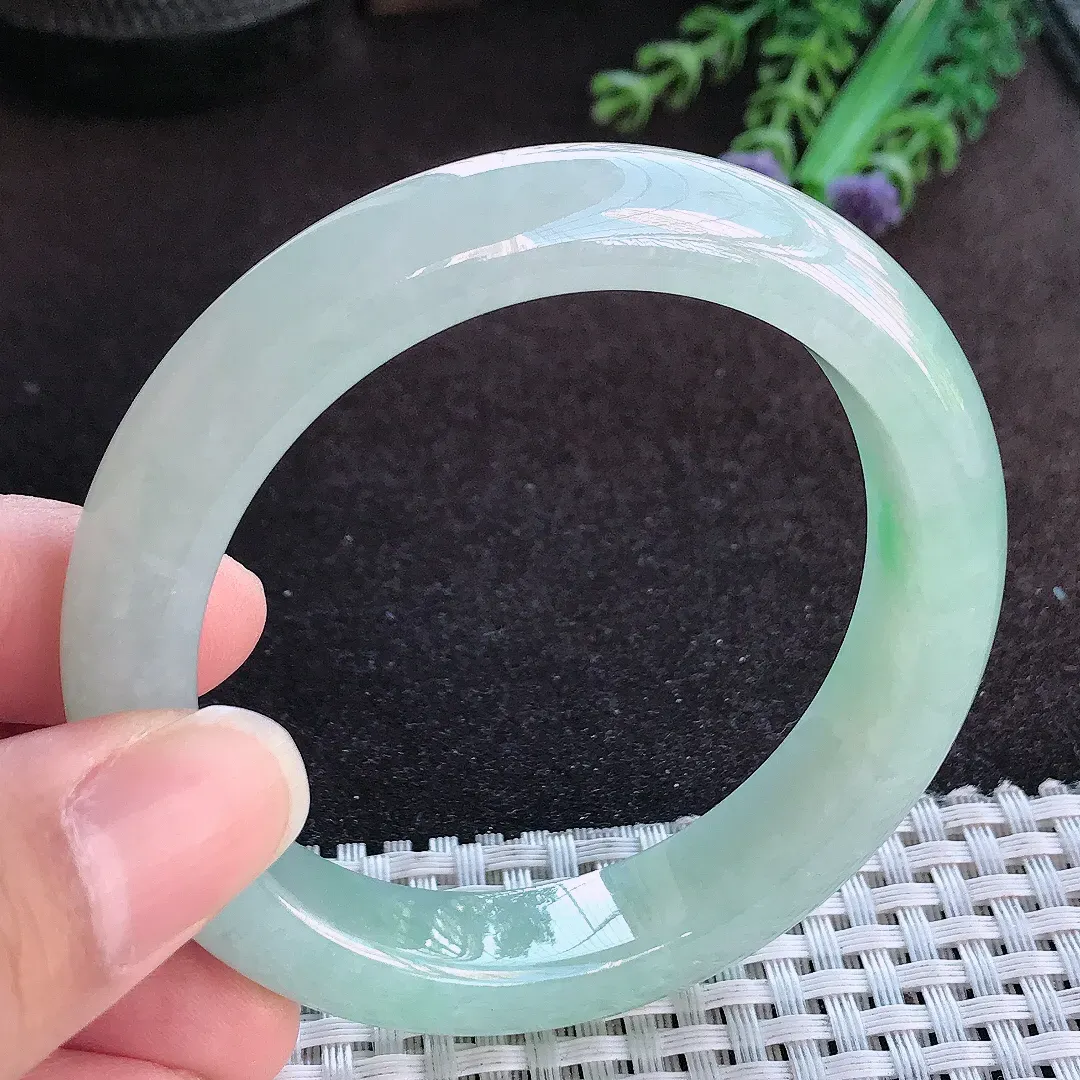 天然a货翡翠54.8/11.7/8.8老坑冰胶水灵冰晴绿手镯宽边玉手镯