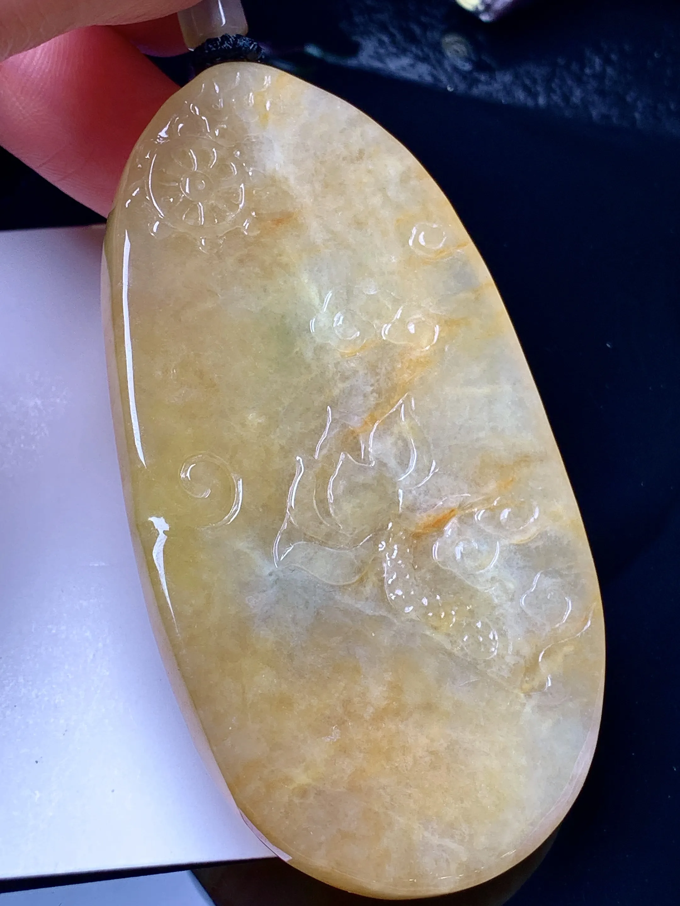 黄翡观音吊坠 玉质细腻 色泽清新艳丽 整体尺寸75*40.6*12.8