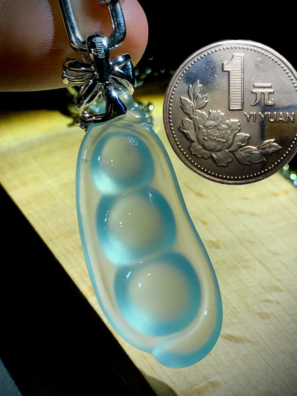 高质量四季平安豆子，裸石39.5-17-8.2mm，
9.42g，18K金，南非钻，不配图链