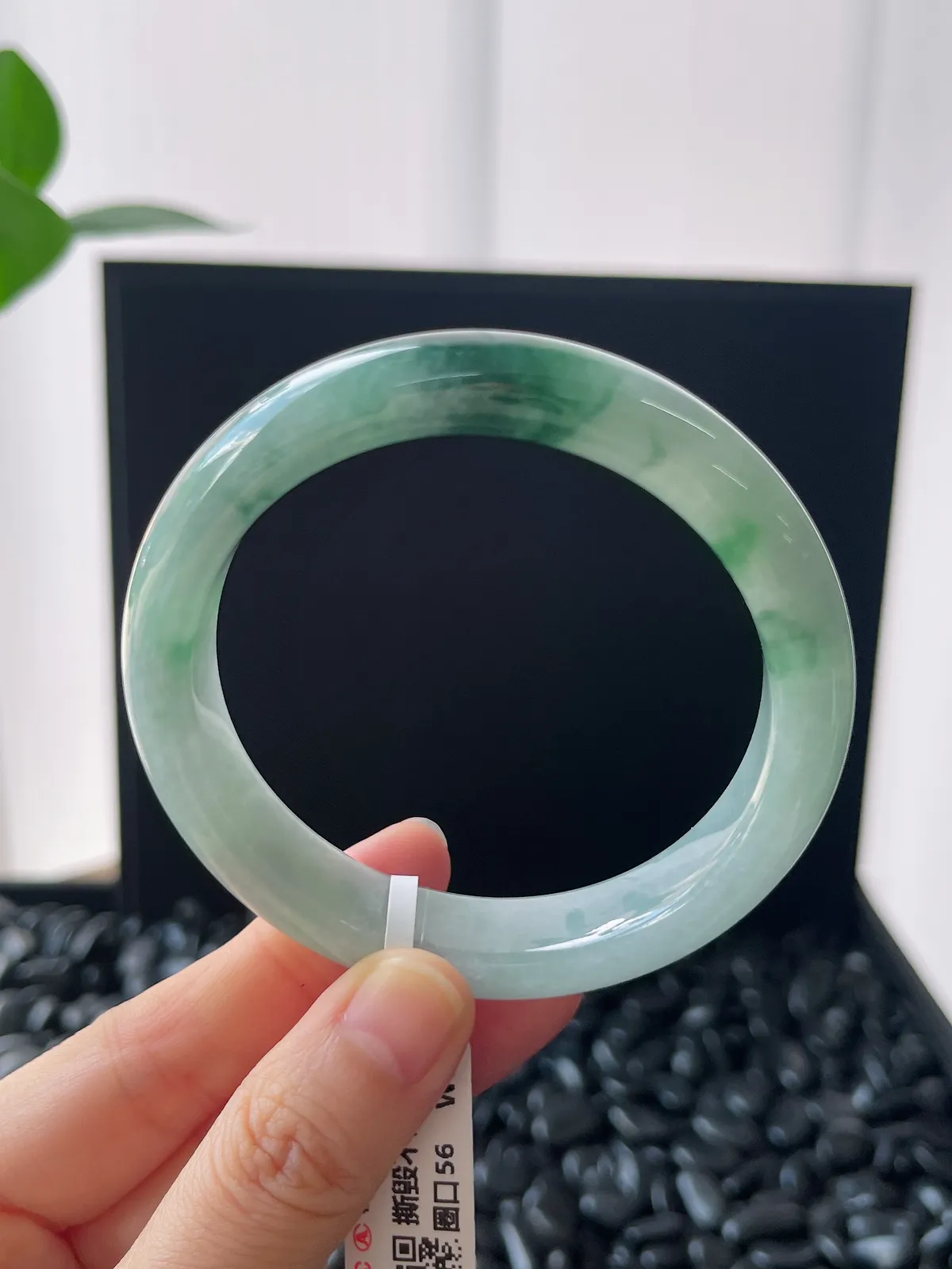 正圈56圈口，翡翠糯化种飘绿手镯