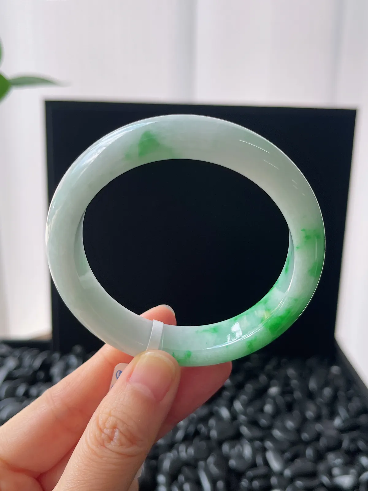 正圈55圈口，翡翠糯化种飘绿手镯