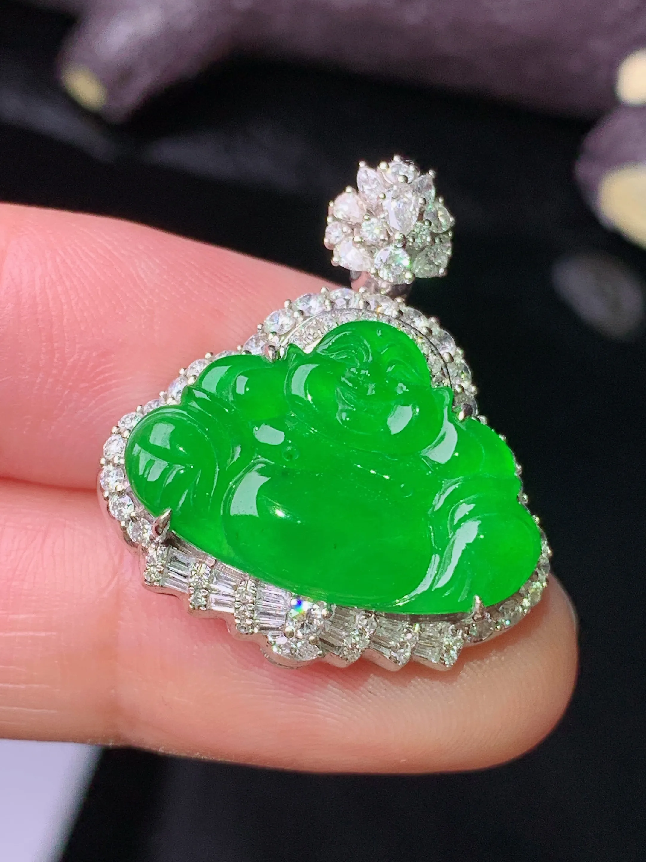 18k金钻镶嵌满绿佛公吊坠 玉质细腻 色泽清新艳丽 整体尺寸27*23.2*9