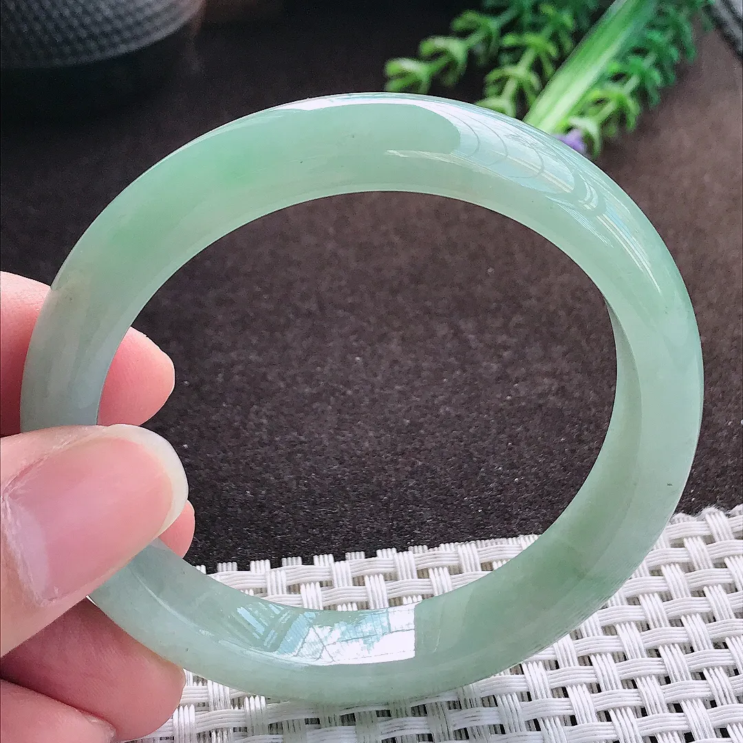 天然a货翡翠56/11.3/8老坑冰胶水灵满绿手镯宽边玉手镯