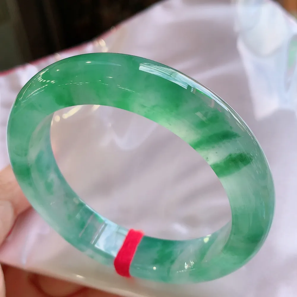 正圈冰玻阳绿 无瑕 尺寸:55.1/12.5/9.1 种色俱佳 高品质